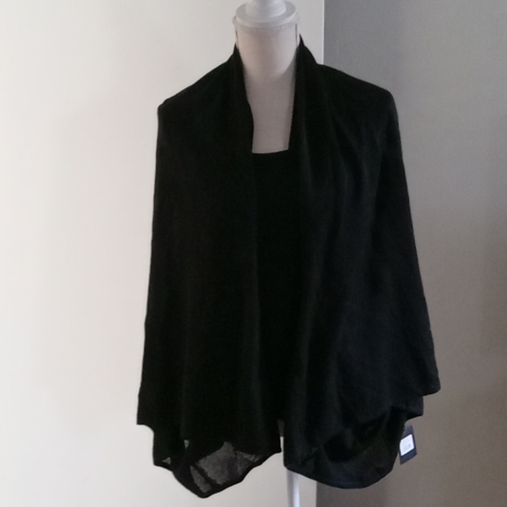 Acrylic open front knit swinging shawl top and matching sleeveless tank top.